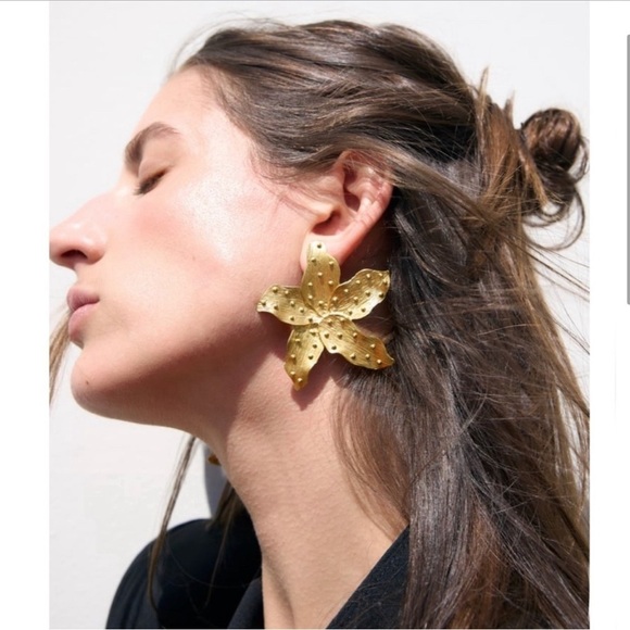 Zara limited edition STARFISH EARRINGS ✨🔥🔥✨ - Picture 1 of 4